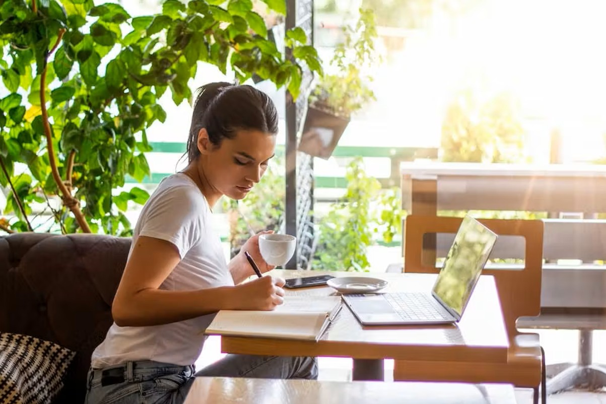 NightRabbit Lifestyle: Tren Gaya Hidup Modern di Era Digital Malam Hari